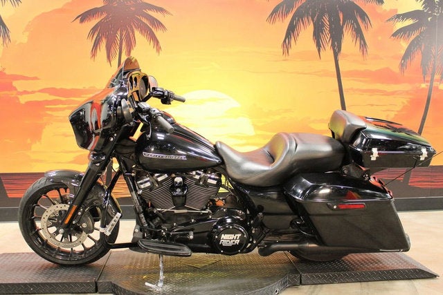 2018 Harley-Davidson FLHXS - Street Glide Special Base