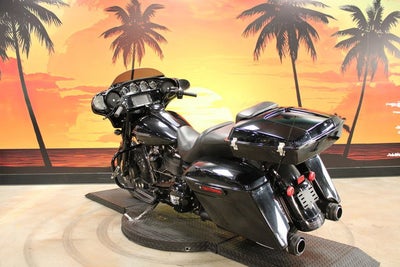 2018 Harley-Davidson FLHXS - Street Glide Special Base