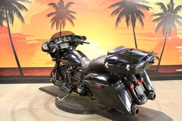 2018 Harley-Davidson FLHXS - Street Glide Special Base