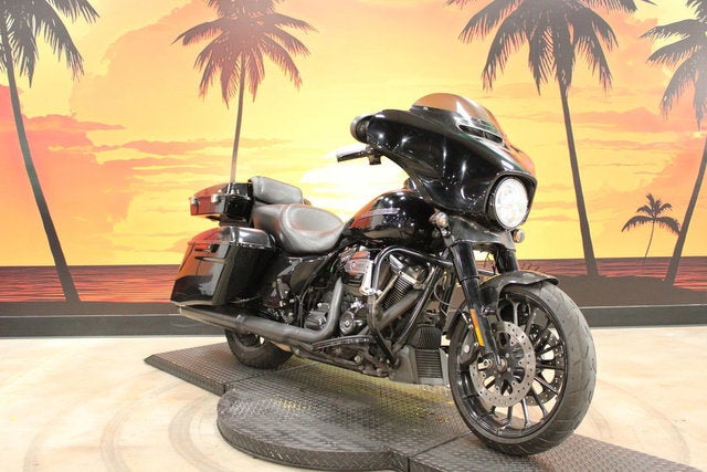 2018 Harley-Davidson FLHXS - Street Glide Special Base