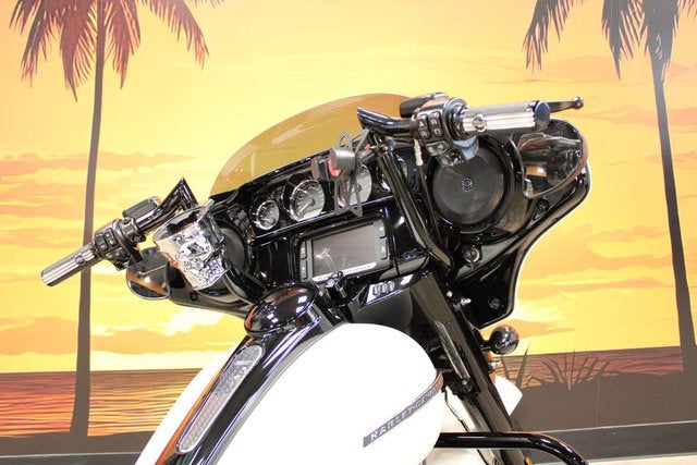 2018 Harley-Davidson FLHXS - Street Glide Special Base