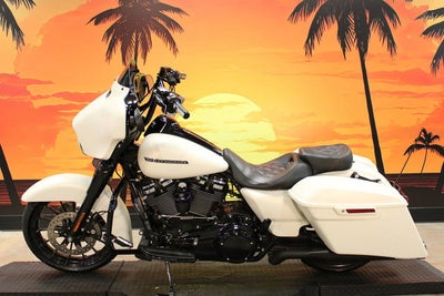 2018 Harley-Davidson FLHXS - Street Glide Special Base