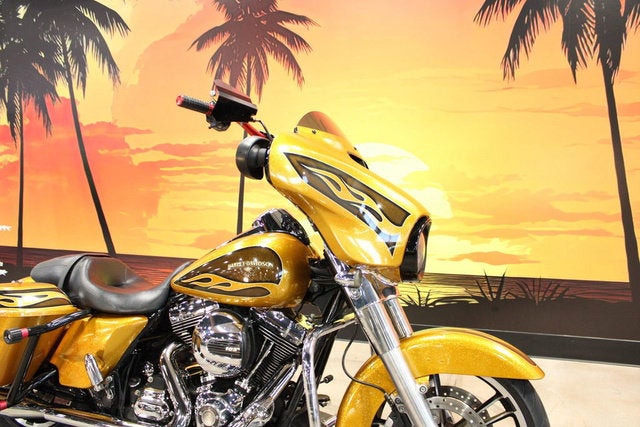 2016 Harley-Davidson FLHXS - Street Glide Special Base