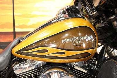 2016 Harley-Davidson FLHXS - Street Glide Special Base