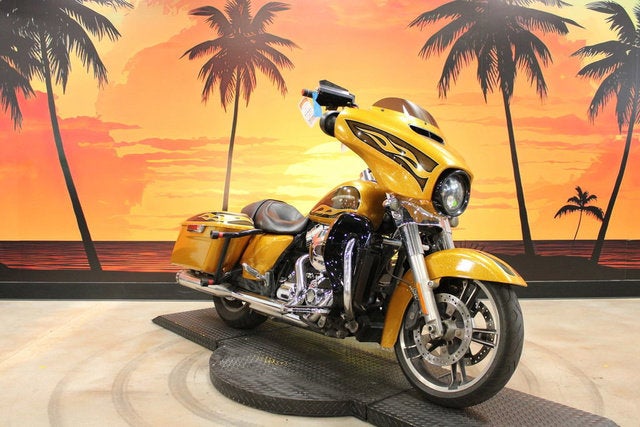 2016 Harley-Davidson FLHXS - Street Glide Special Base