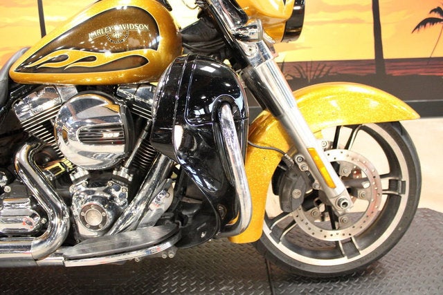 2016 Harley-Davidson FLHXS - Street Glide Special Base