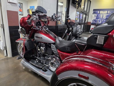 2019 Harley-Davidson Trike FLHTCUTG - Tri Glide Ultra