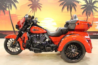 2025 Harley-Davidson Trike FLHTCUTG - Tri Glide Ultra