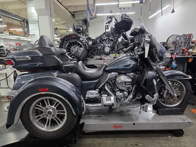 2015 Harley-Davidson Trike FLHTCUTG - Tri-Glide Ultra