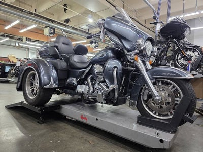 2015 Harley-Davidson Trike FLHTCUTG - Tri-Glide Ultra