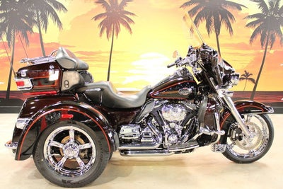 2011 Harley-Davidson Trike FLHTCUTG - Tri Glide Ultra Classic