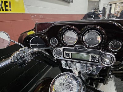2011 Harley-Davidson Trike FLHTCUTG - Tri Glide Ultra Classic