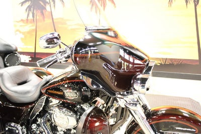 2011 Harley-Davidson Trike FLHTCUTG - Tri Glide Ultra Classic