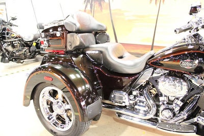 2011 Harley-Davidson Trike FLHTCUTG - Tri Glide Ultra Classic