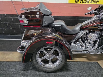 2011 Harley-Davidson Trike FLHTCUTG - Tri Glide Ultra Classic