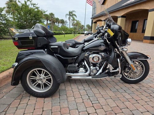 2011 Harley-Davidson FLHTCUTG - Tri Glide Ultra Classic Base
