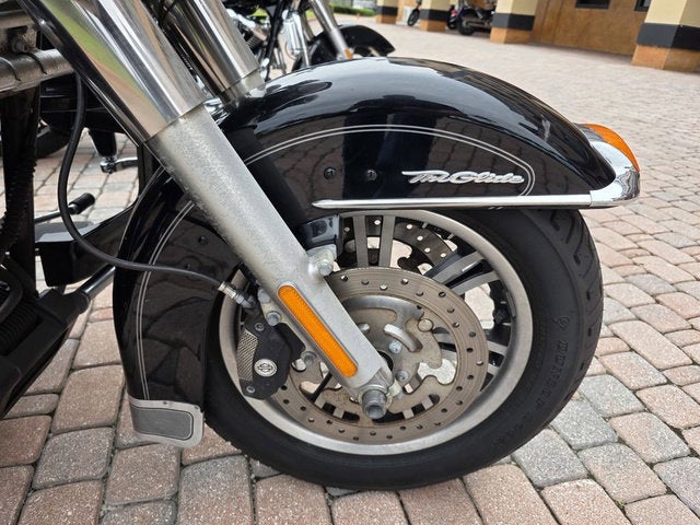 2011 Harley-Davidson FLHTCUTG - Tri Glide Ultra Classic Base