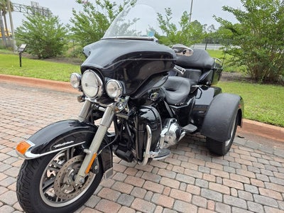 2011 Harley-Davidson FLHTCUTG - Tri Glide Ultra Classic Base