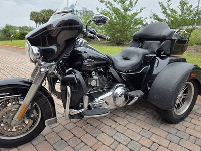 2011 Harley-Davidson FLHTCUTG - Tri Glide Ultra Classic Base