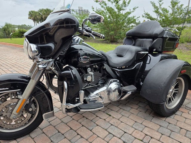 2011 Harley-Davidson FLHTCUTG - Tri Glide Ultra Classic Base