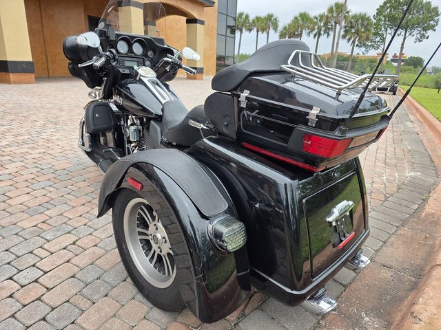 2011 Harley-Davidson FLHTCUTG - Tri Glide Ultra Classic Base