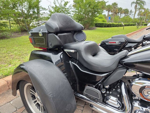 2011 Harley-Davidson FLHTCUTG - Tri Glide Ultra Classic Base