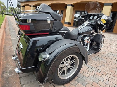 2011 Harley-Davidson FLHTCUTG - Tri Glide Ultra Classic Base