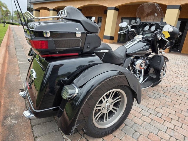 2011 Harley-Davidson FLHTCUTG - Tri Glide Ultra Classic Base