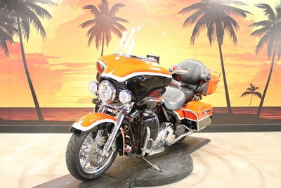 2012 Harley-Davidson FLHTCUSE7 - CVO Ultra Classic Electra Glide Base
