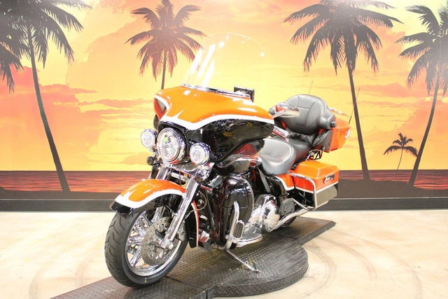 2012 Harley-Davidson FLHTCUSE7 - CVO Ultra Classic Electra Glide Base