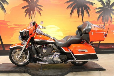 2012 Harley-Davidson FLHTCUSE7 - CVO Ultra Classic Electra Glide Base