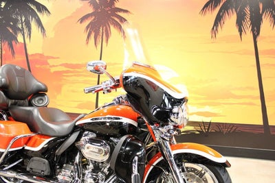2012 Harley-Davidson FLHTCUSE7 - CVO Ultra Classic Electra Glide Base