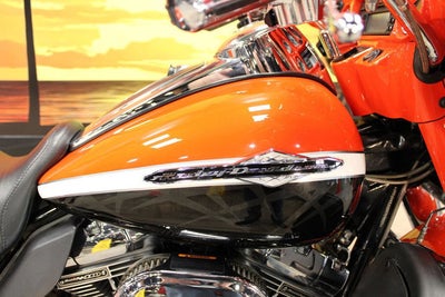 2012 Harley-Davidson FLHTCUSE7 - CVO Ultra Classic Electra Glide Base