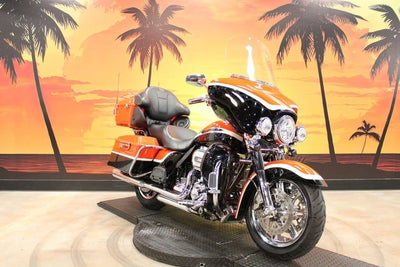 2012 Harley-Davidson FLHTCUSE7 - CVO Ultra Classic Electra Glide Base