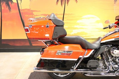2012 Harley-Davidson FLHTCUSE7 - CVO Ultra Classic Electra Glide Base