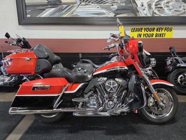 2012 Harley-Davidson FLHTCUSE7 - CVO Ultra Classic Electra Glide Base