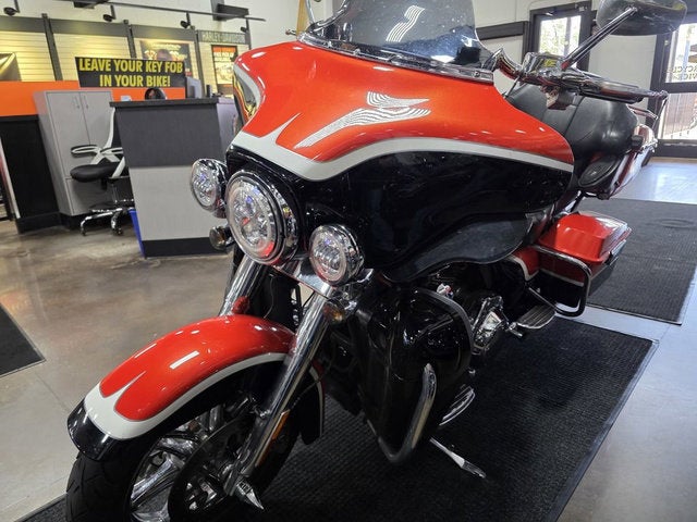 2012 Harley-Davidson FLHTCUSE7 - CVO Ultra Classic Electra Glide Base