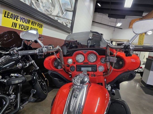 2012 Harley-Davidson FLHTCUSE7 - CVO Ultra Classic Electra Glide Base