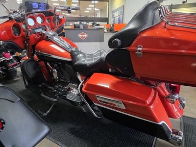 2012 Harley-Davidson FLHTCUSE7 - CVO Ultra Classic Electra Glide Base