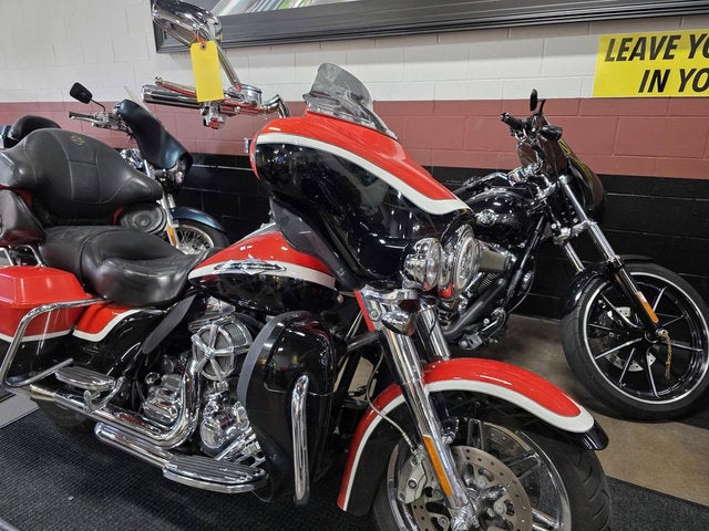 2012 Harley-Davidson FLHTCUSE7 - CVO Ultra Classic Electra Glide Base