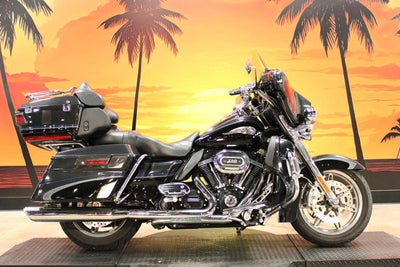 2013 Harley-Davidson FLHTCUSE8 - CVO Ultra Classic Electra Glide Base