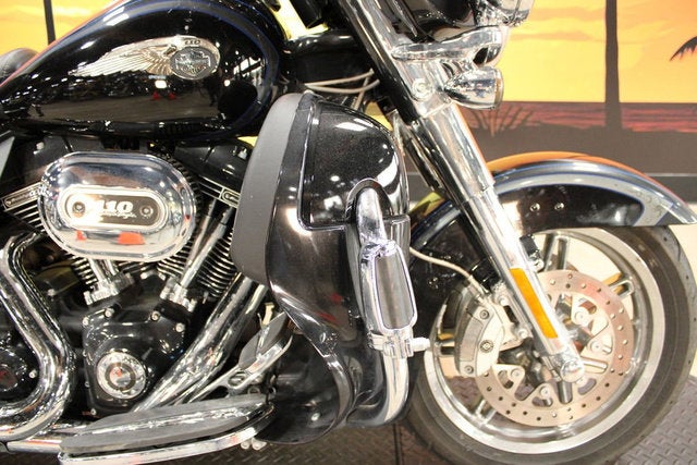 2013 Harley-Davidson FLHTCUSE8 - CVO Ultra Classic Electra Glide Base