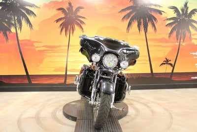 2013 Harley-Davidson FLHTCUSE8 - CVO Ultra Classic Electra Glide Base