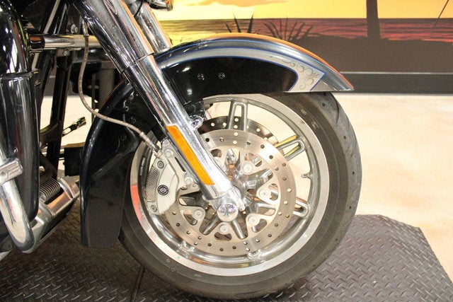 2013 Harley-Davidson FLHTCUSE8 - CVO Ultra Classic Electra Glide Base
