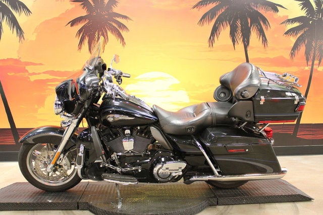 2013 Harley-Davidson FLHTCUSE8 - CVO Ultra Classic Electra Glide Base