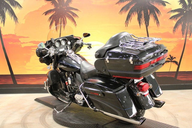 2013 Harley-Davidson FLHTCUSE8 - CVO Ultra Classic Electra Glide Base