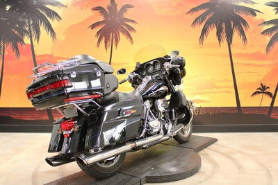 2013 Harley-Davidson FLHTCUSE8 - CVO Ultra Classic Electra Glide Base