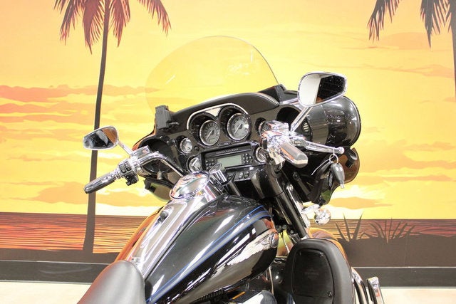 2013 Harley-Davidson FLHTCUSE8 - CVO Ultra Classic Electra Glide Base