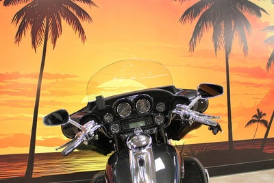 2013 Harley-Davidson FLHTCUSE8 - CVO Ultra Classic Electra Glide Base