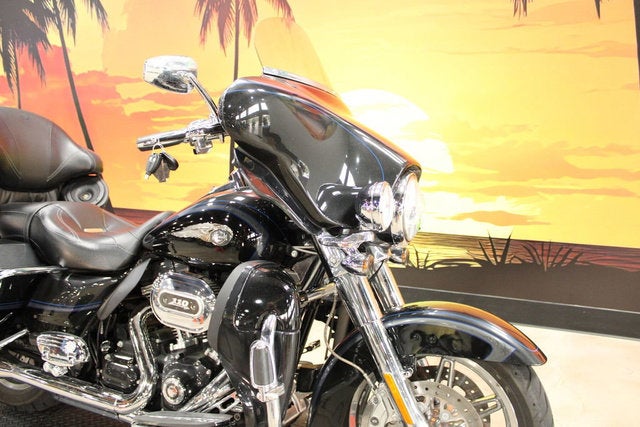 2013 Harley-Davidson FLHTCUSE8 - CVO Ultra Classic Electra Glide Base